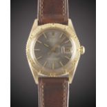 A GENTLEMAN'S 18K SOLID YELLOW GOLD ROLEX OYSTER PERPETUAL DATEJUST TURNOGRAPH WRIST WATCH CIRCA