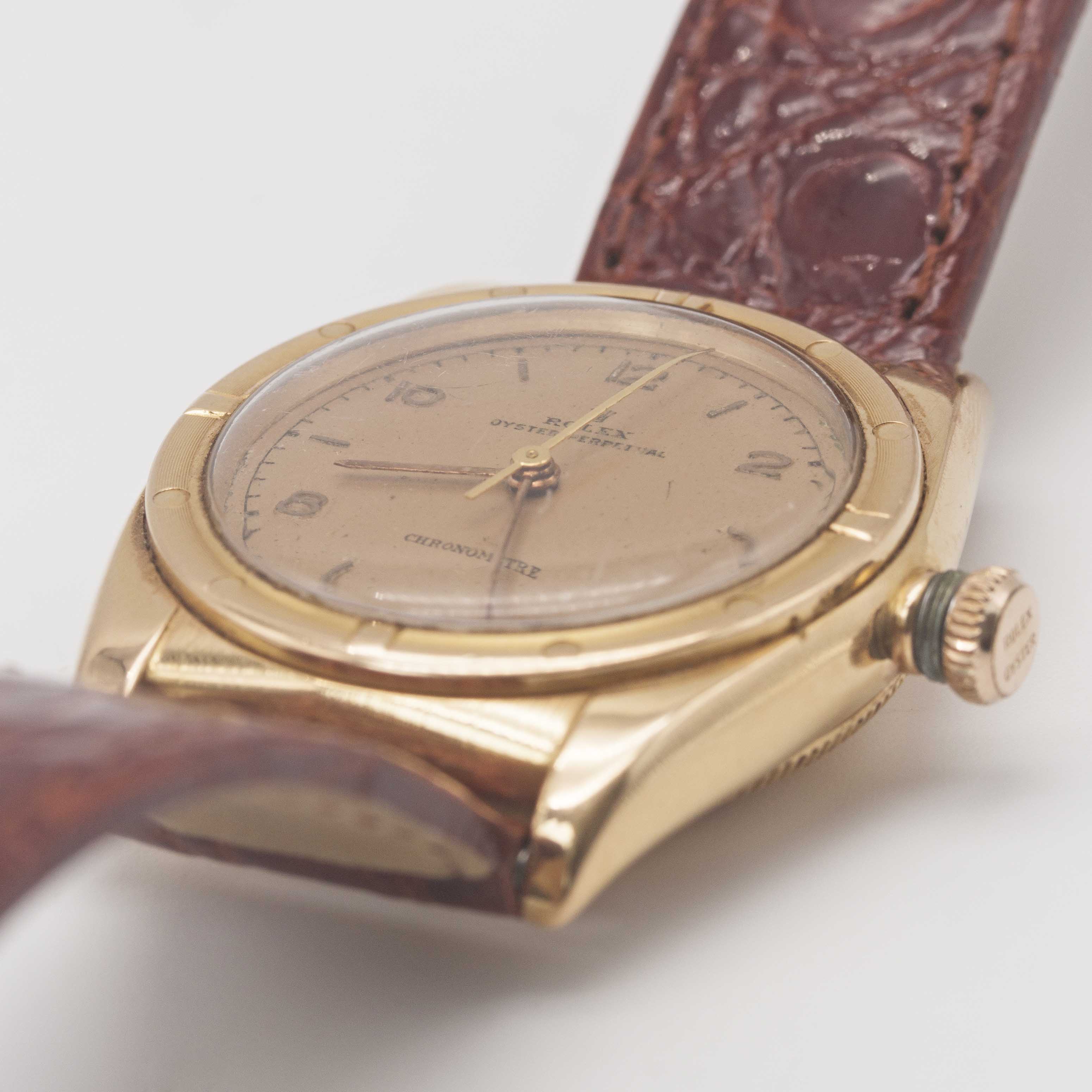 A GENTLEMAN'S 18K SOLID YELLOW GOLD ROLEX OYSTER PERPETUAL CHRONOMETRE "BUBBLE BACK" WRIST WATCH - Image 3 of 10