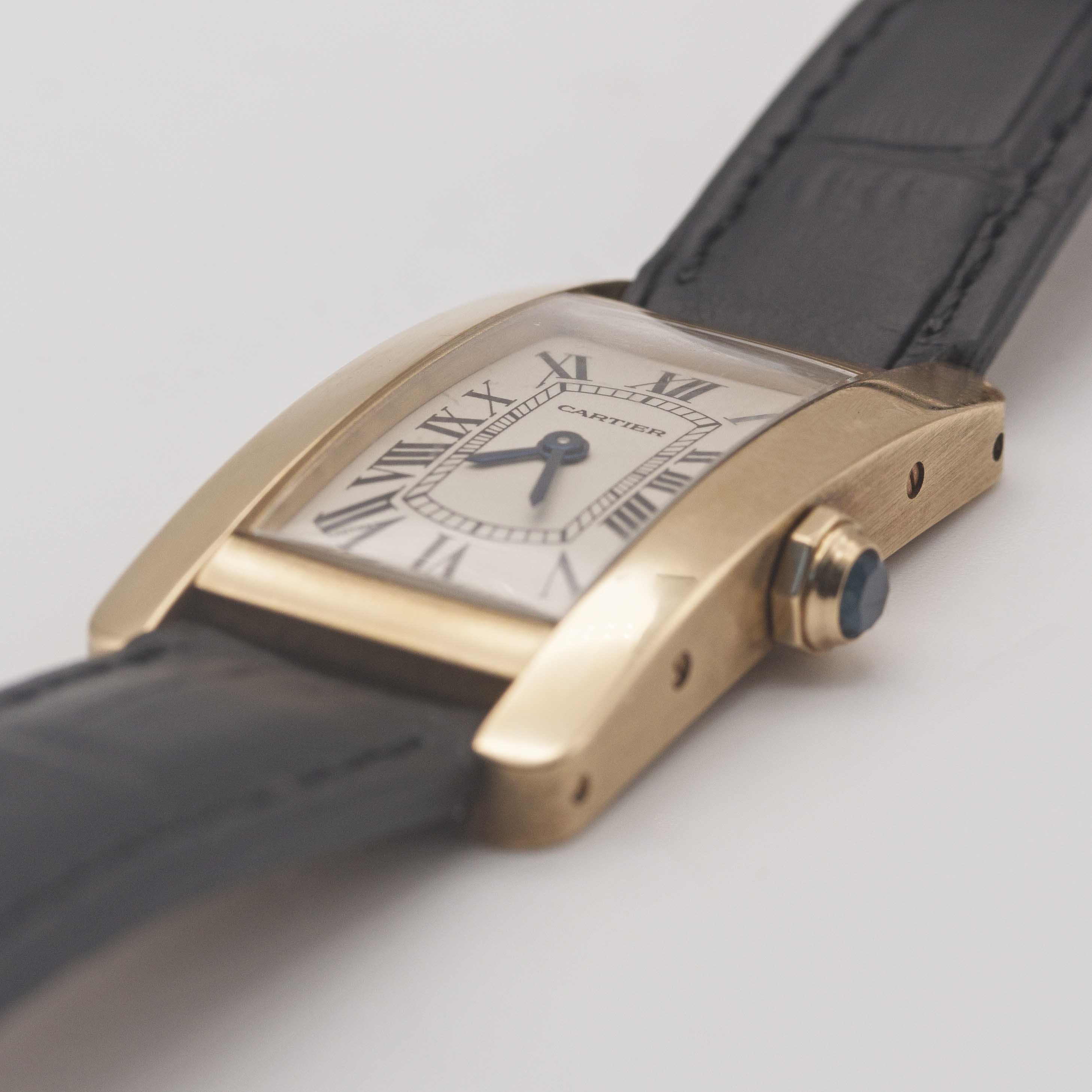 A LADIES 18K SOLID YELLOW GOLD CARTIER TANK AMERICAINE WRIST WATCH DATED 2005, REF. 2482 WITH - Image 3 of 11