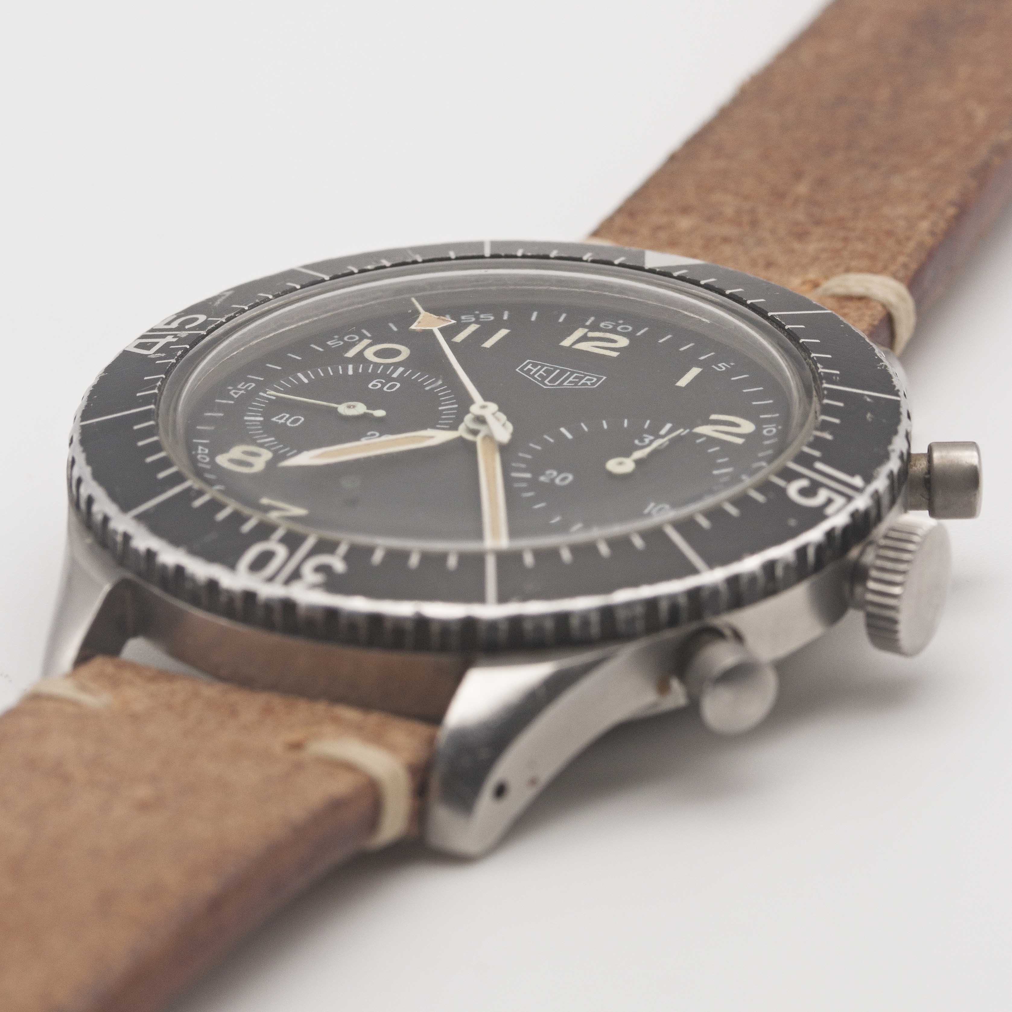 A GENTLEMAN'S STAINLESS STEEL GERMAN MILITARY HEUER BUND FLYBACK CHRONOGRAPH WRIST WATCH CIRCA 1970, - Image 3 of 8