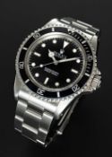 A GENTLEMAN'S STAINLESS STEEL ROLEX OYSTER PERPETUAL SUBMARINER BRACELET WATCH CIRCA 1989, REF. 5513