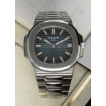 A GENTLEMAN'S STAINLESS STEEL PATEK PHILIPPE NAUTILUS BRACELET WATCH DATED 2009, REF. 5711/1 WITH