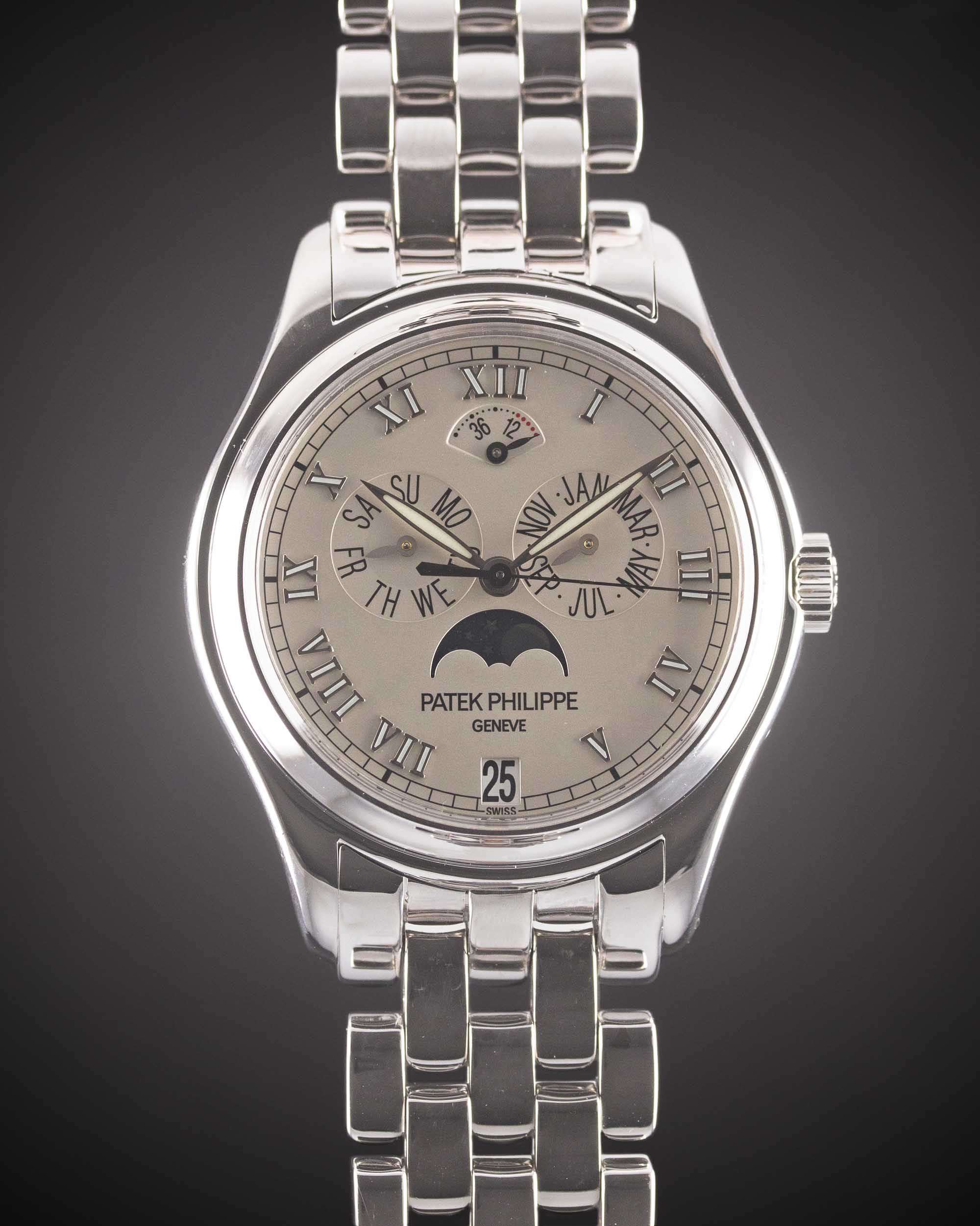 A FINE GENTLEMAN'S 18K SOLID WHITE GOLD PATEK PHILIPPE ANNUAL CALENDAR MOONPHASE BRACELET WATCH - Image 3 of 15