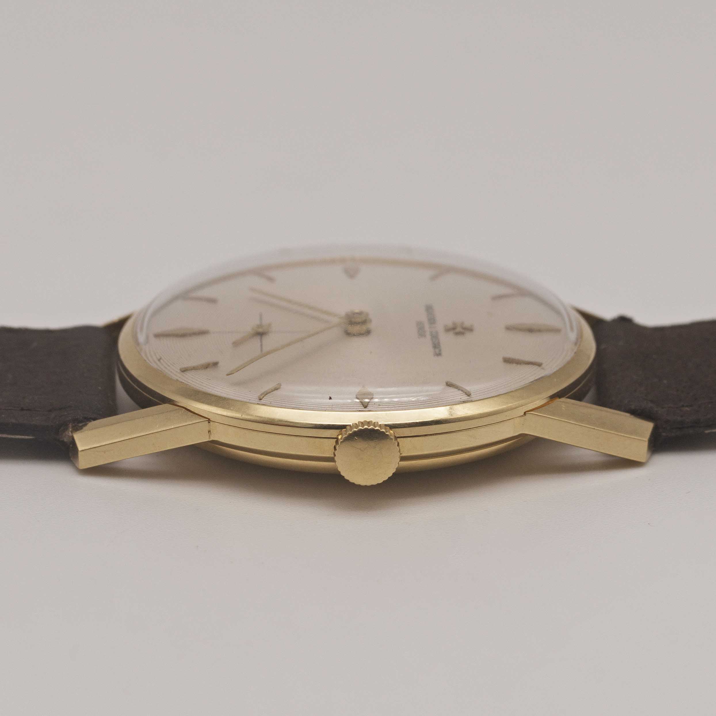 A GENTLEMAN'S 18K SOLID YELLOW GOLD VACHERON & CONSTANTIN WRIST WATCH CIRCA 1960s, REF. 6413 WITH " - Image 8 of 9