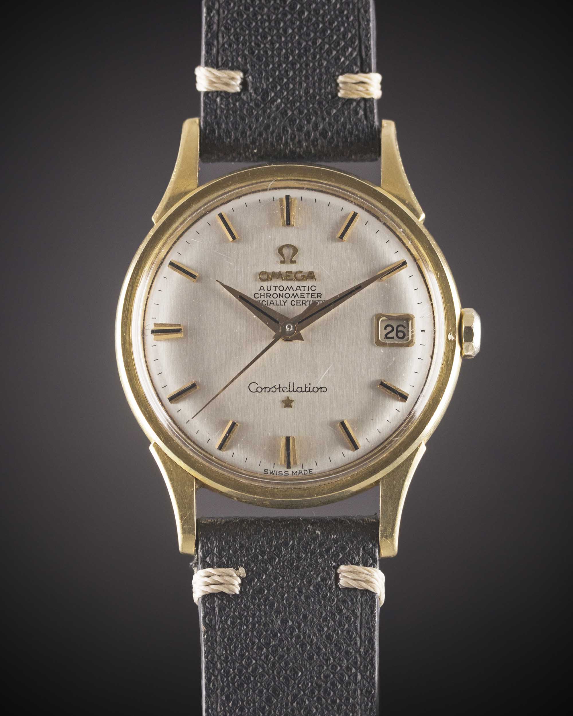 A GENTLEMAN'S 18K SOLID YELLOW GOLD OMEGA CONSTELLATION DATE CHRONOMETER WRIST WATCH CIRCA 1966,