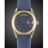 A GENTLEMAN'S 18K SOLID YELLOW GOLD ROLEX OYSTER PERPETUAL DAY DATE WRIST WATCH CIRCA 1976, REF.