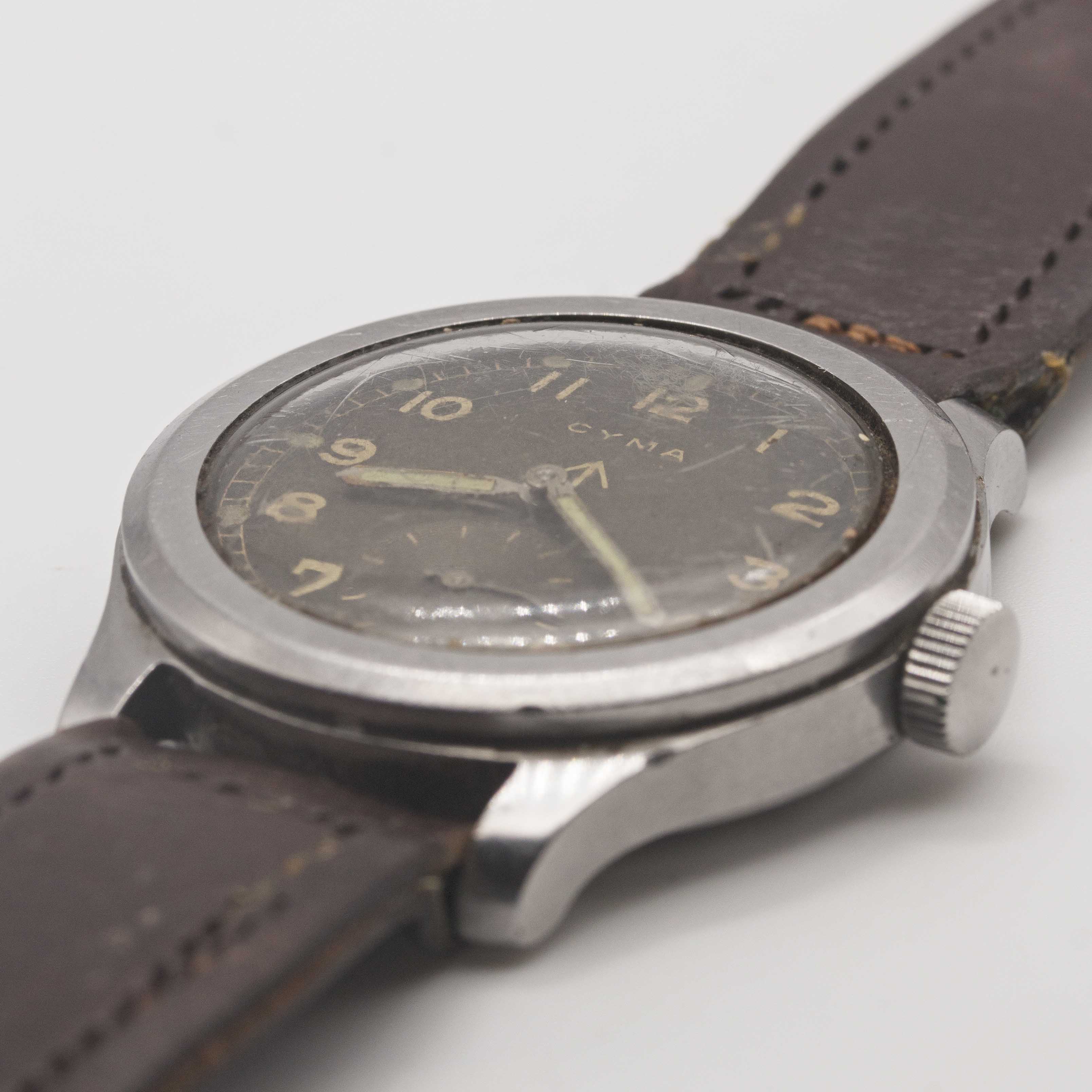 A GENTLEMAN'S STAINLESS STEEL BRITISH MILITARY CYMA W.W.W. WRIST WATCH CIRCA 1945, PART OF THE " - Image 3 of 9