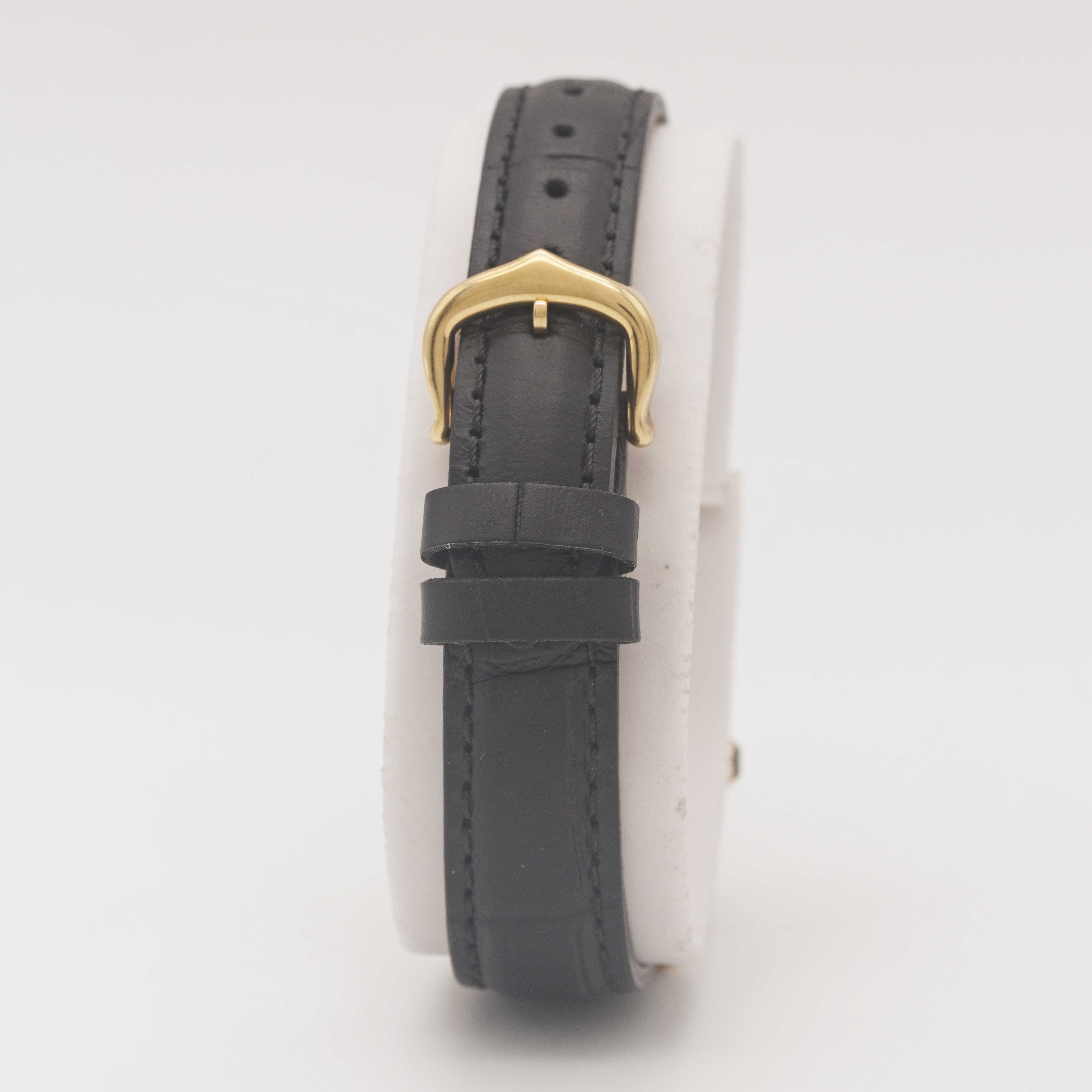 A LADIES 18K SOLID YELLOW GOLD CARTIER TANK AMERICAINE WRIST WATCH DATED 2005, REF. 2482 WITH - Image 6 of 11