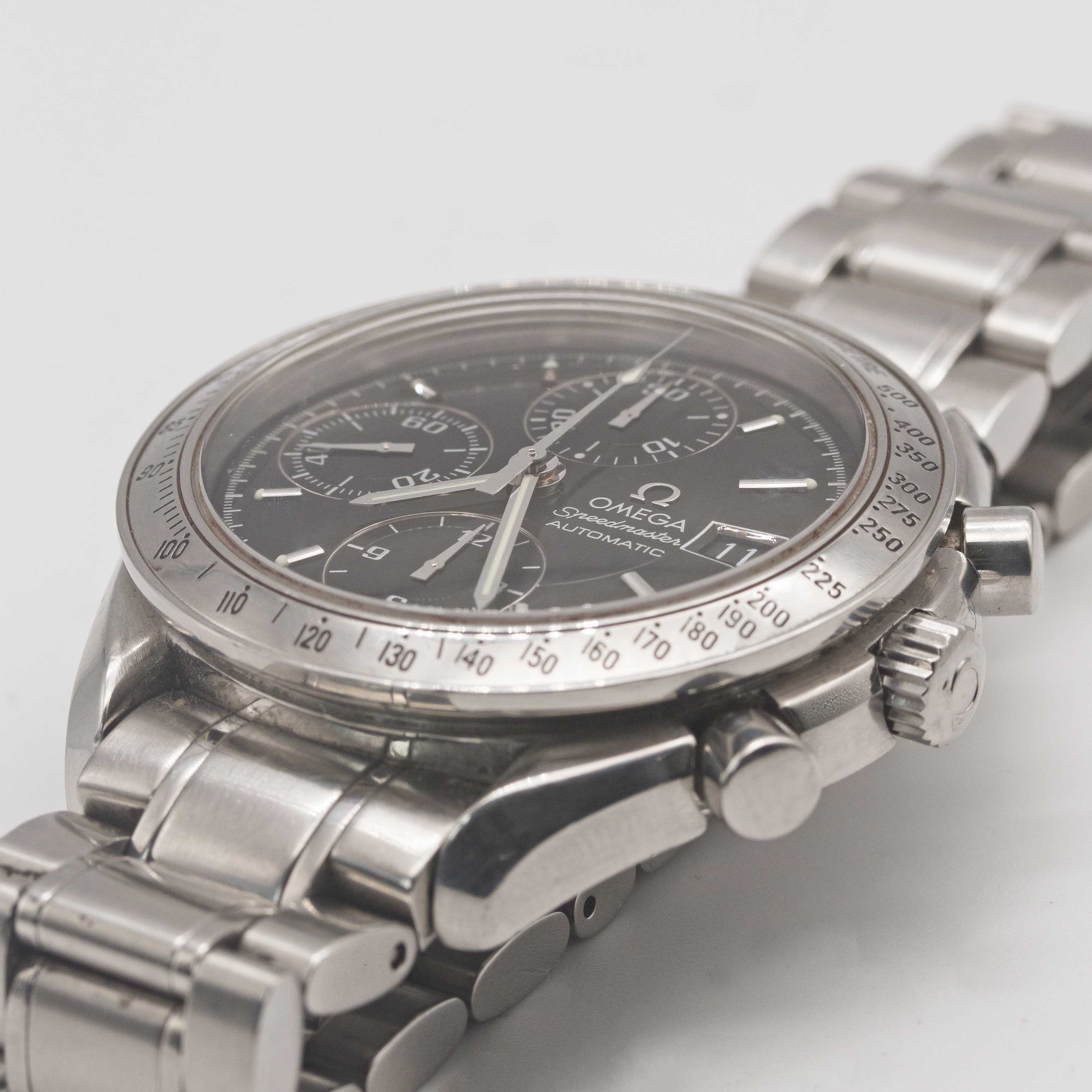 A GENTLEMAN'S STAINLESS STEEL OMEGA SPEEDMASTER AUTOMATIC CHRONOGRAPH BRACELET WATCH CIRCA 1999, - Image 3 of 9