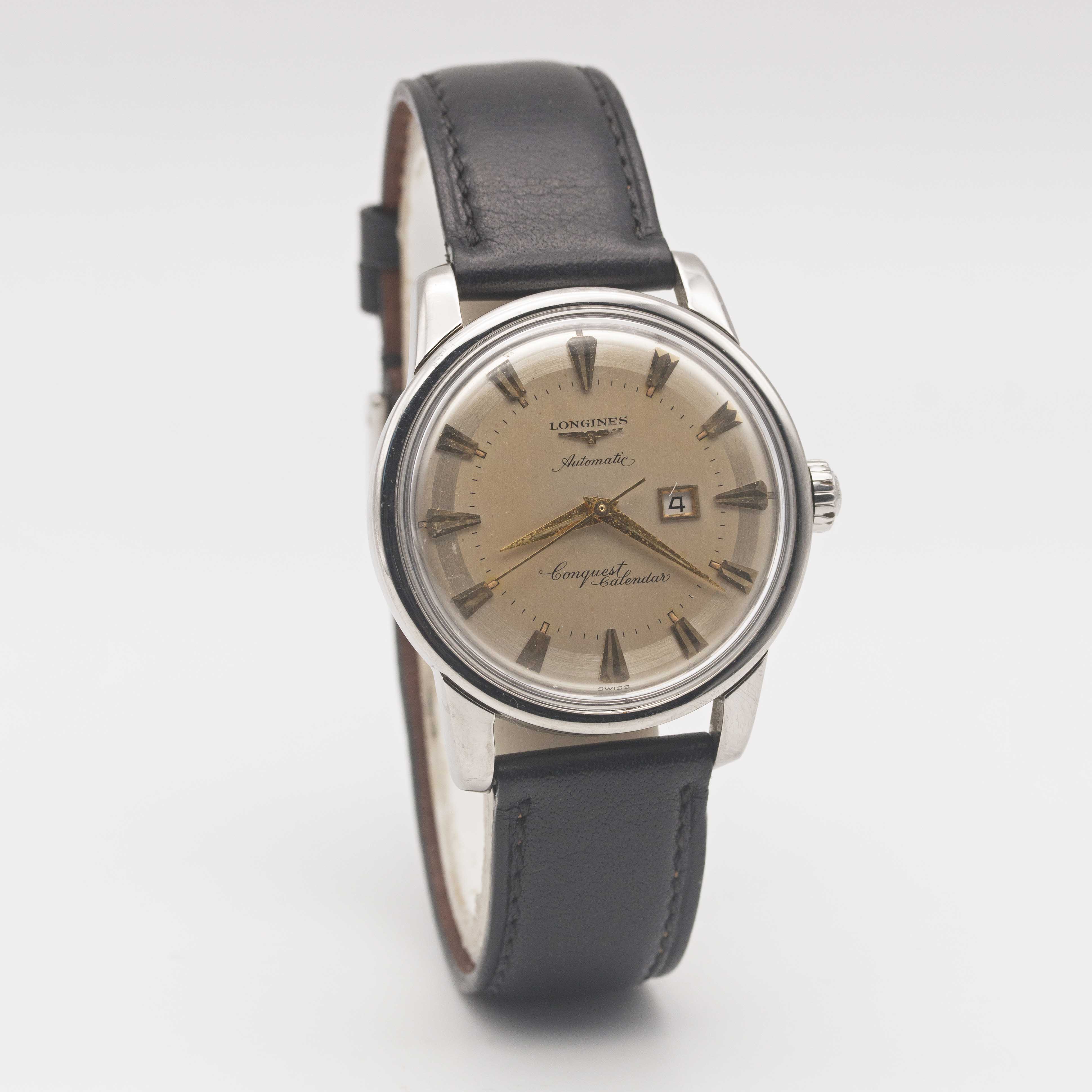 A GENTLEMAN'S STAINLESS STEEL LONGINES CONQUEST CALENDAR AUTOMATIC WRIST WATCH CIRCA 1957, REF. 9004 - Image 5 of 10