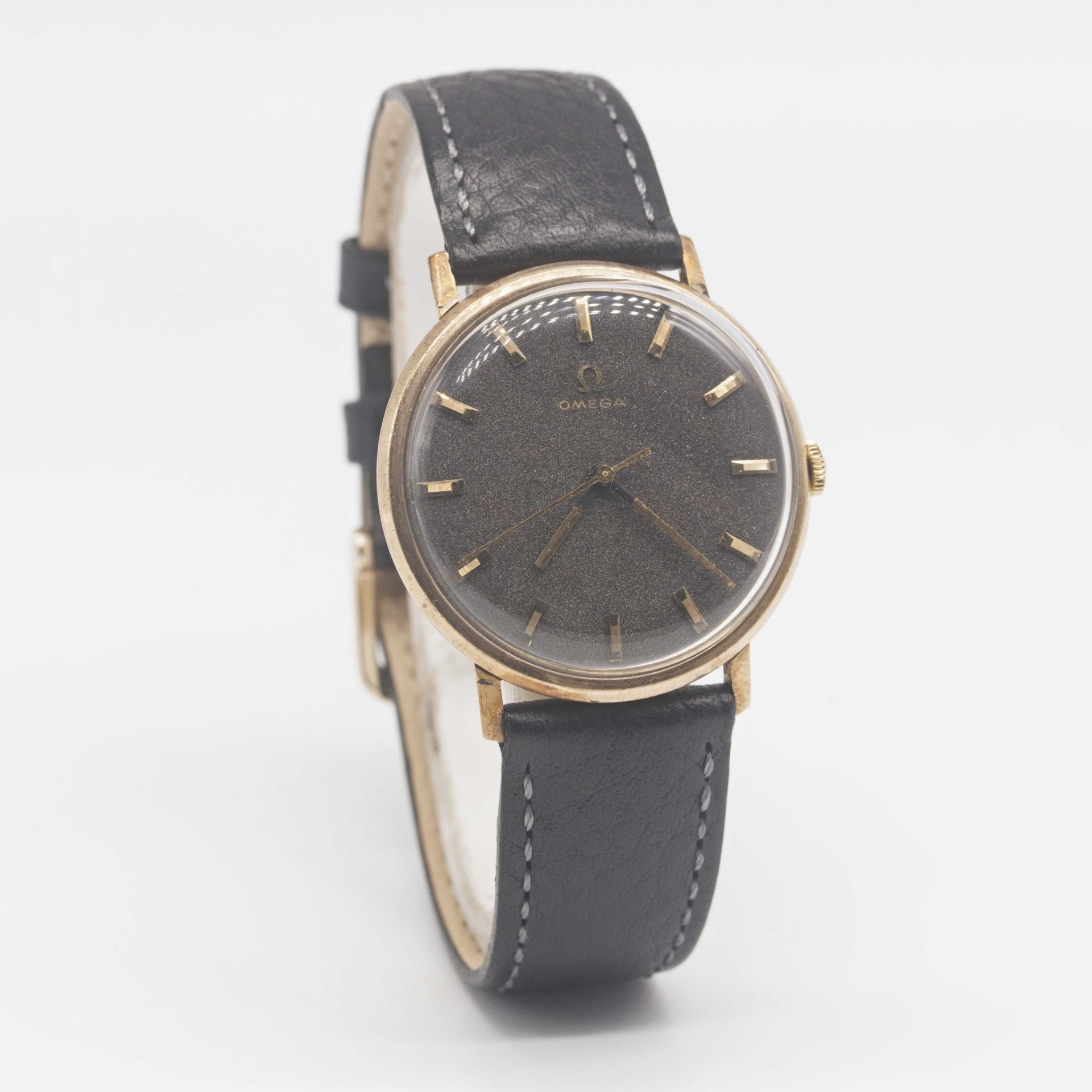 A GENTLEMAN'S 9CT SOLID GOLD OMEGA WRIST WATCH CIRCA 1960s, WITH GREY DIAL Movement: Manual wind, - Image 5 of 8