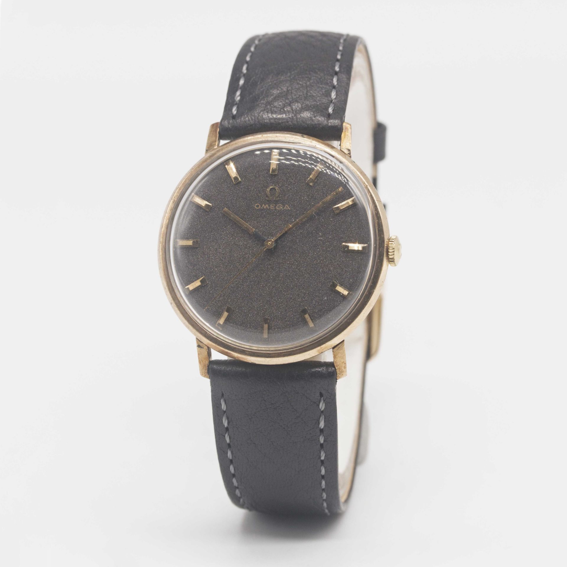 A GENTLEMAN'S 9CT SOLID GOLD OMEGA WRIST WATCH CIRCA 1960s, WITH GREY DIAL Movement: Manual wind, - Image 4 of 8