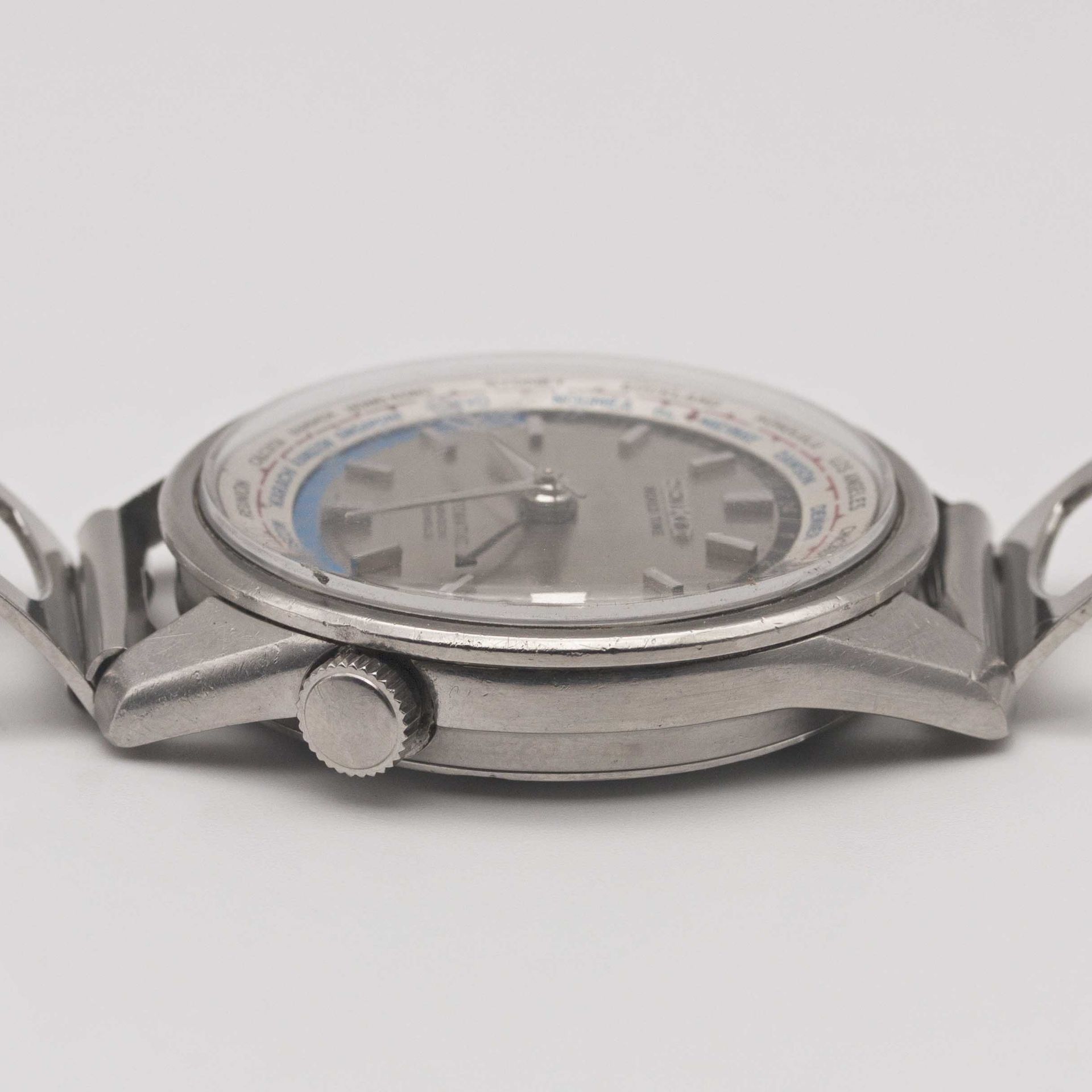 A GENTLEMAN'S STAINLESS STEEL SEIKO WORLD TIME AUTOMATIC BRACELET WATCH CIRCA 1966, REF. 6217-7010 - Image 8 of 9