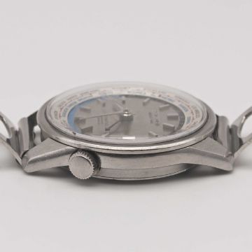 A GENTLEMAN'S STAINLESS STEEL SEIKO WORLD TIME AUTOMATIC BRACELET WATCH  CIRCA 1966, REF. 6217-7010