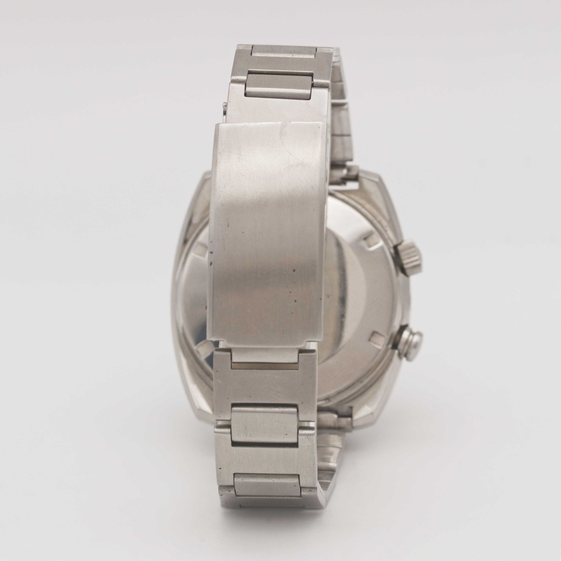 A GENTLEMAN'S STAINLESS STEEL OMEGA SEAMASTER MEMOMATIC ALARM BRACELET WATCH CIRCA 1971, REF. 166. - Image 6 of 10