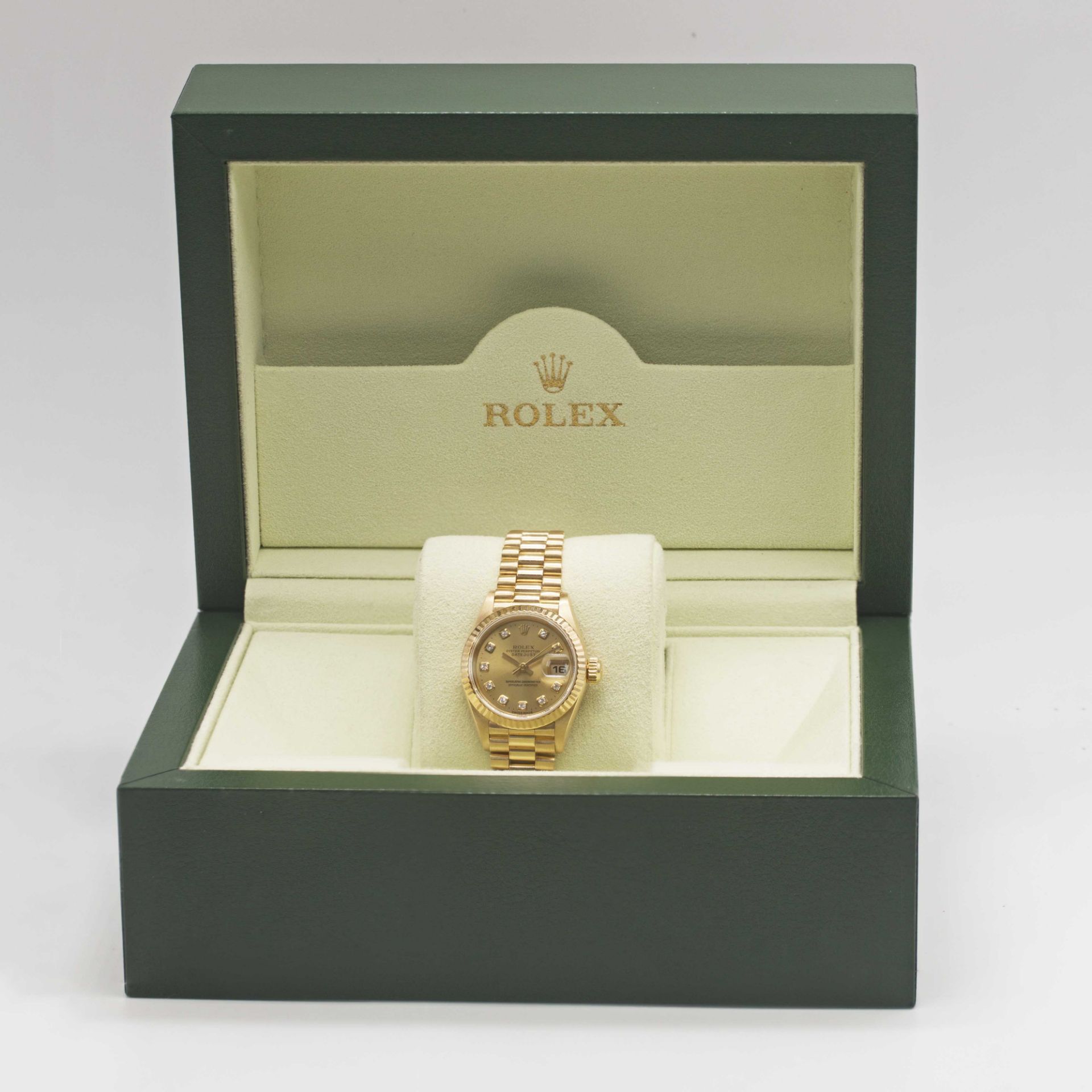 A LADIES 18K SOLID GOLD ROLEX OYSTER PERPETUAL DATEJUST BRACELET WATCH CIRCA 1996, REF. 69178 WITH - Image 12 of 12