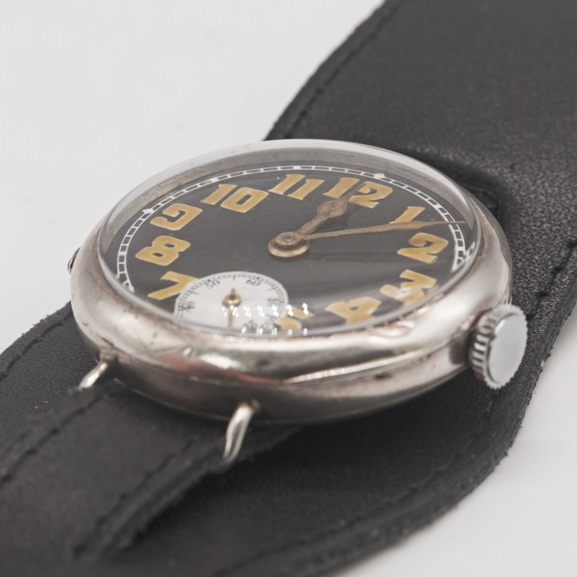 A GENTLEMAN'S SOLID SILVER ROLEX OFFICERS WRIST WATCH CIRCA 1918, WITH BLACK ENAMEL DIAL & CATHEDRAL - Image 3 of 10