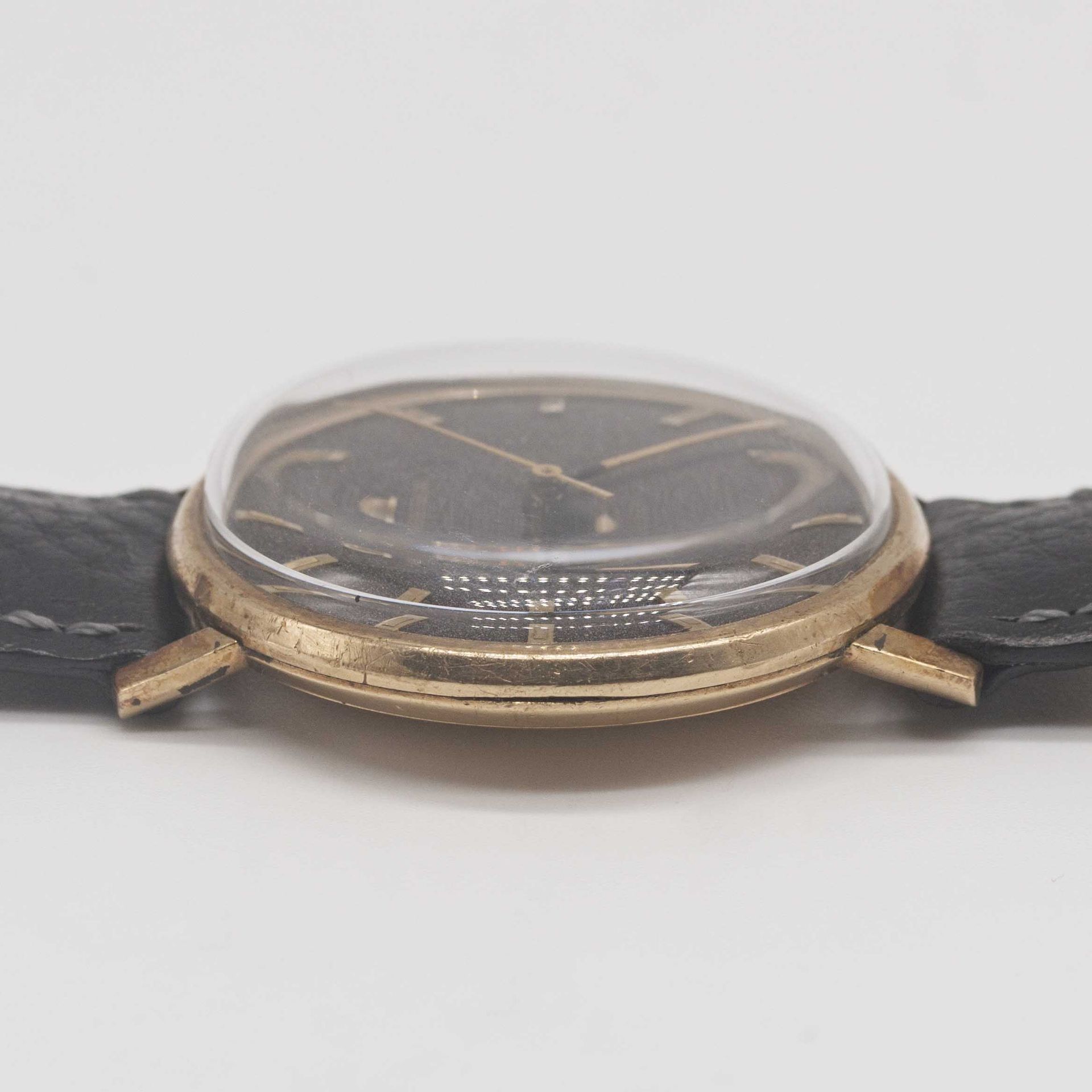 A GENTLEMAN'S 9CT SOLID GOLD OMEGA WRIST WATCH CIRCA 1960s, WITH GREY DIAL Movement: Manual wind, - Image 8 of 8