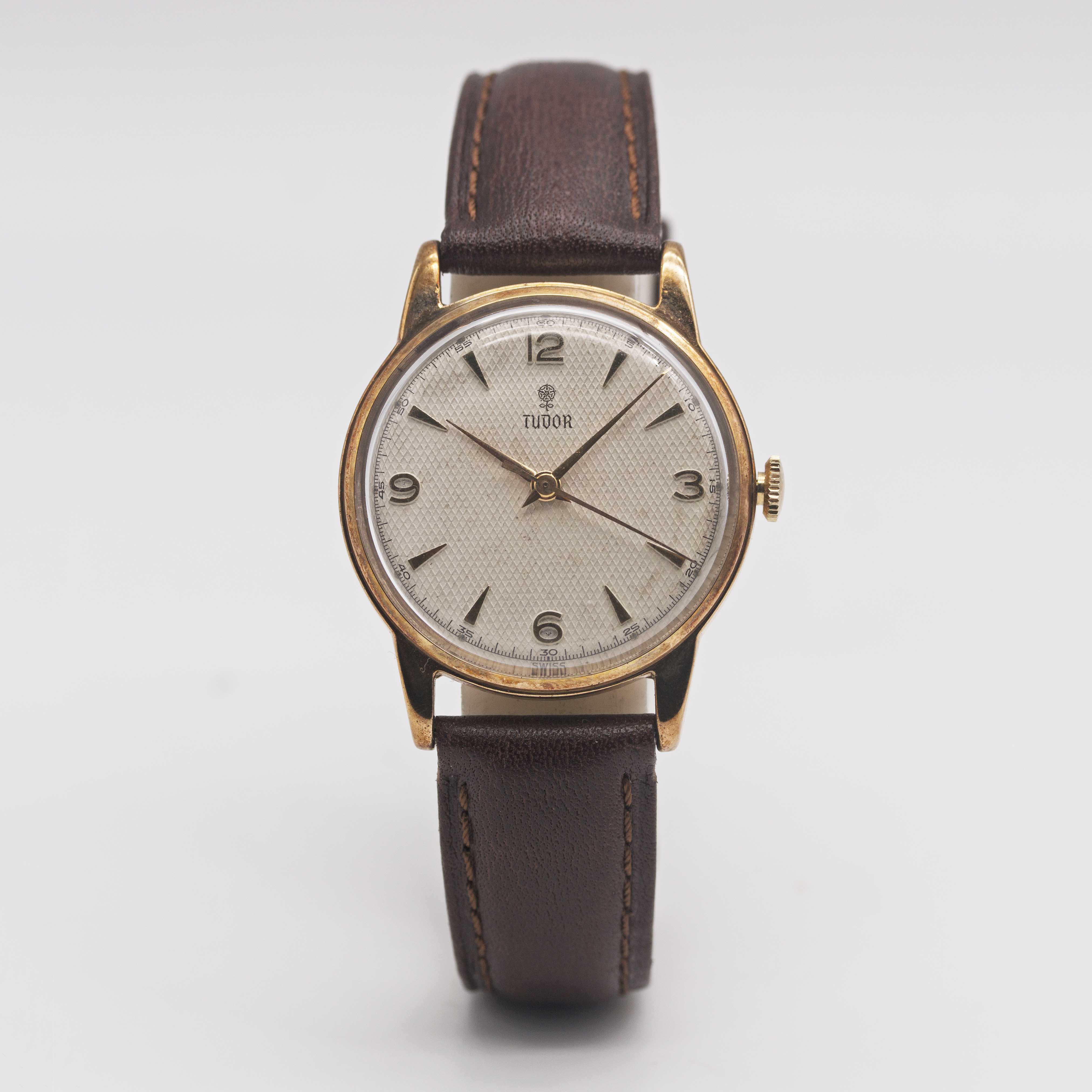 A GENTLEMAN'S 9CT SOLID GOLD ROLEX TUDOR WRIST WATCH CIRCA 1950s, REF. 12856 WITH SILVER "HONEYCOMB" - Image 2 of 10