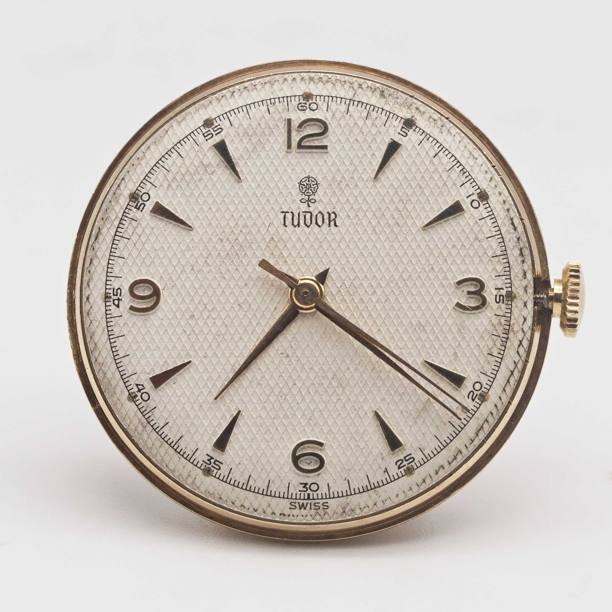 A GENTLEMAN'S 9CT SOLID GOLD ROLEX TUDOR WRIST WATCH CIRCA 1950s, REF. 12856 WITH SILVER "HONEYCOMB" - Image 7 of 10