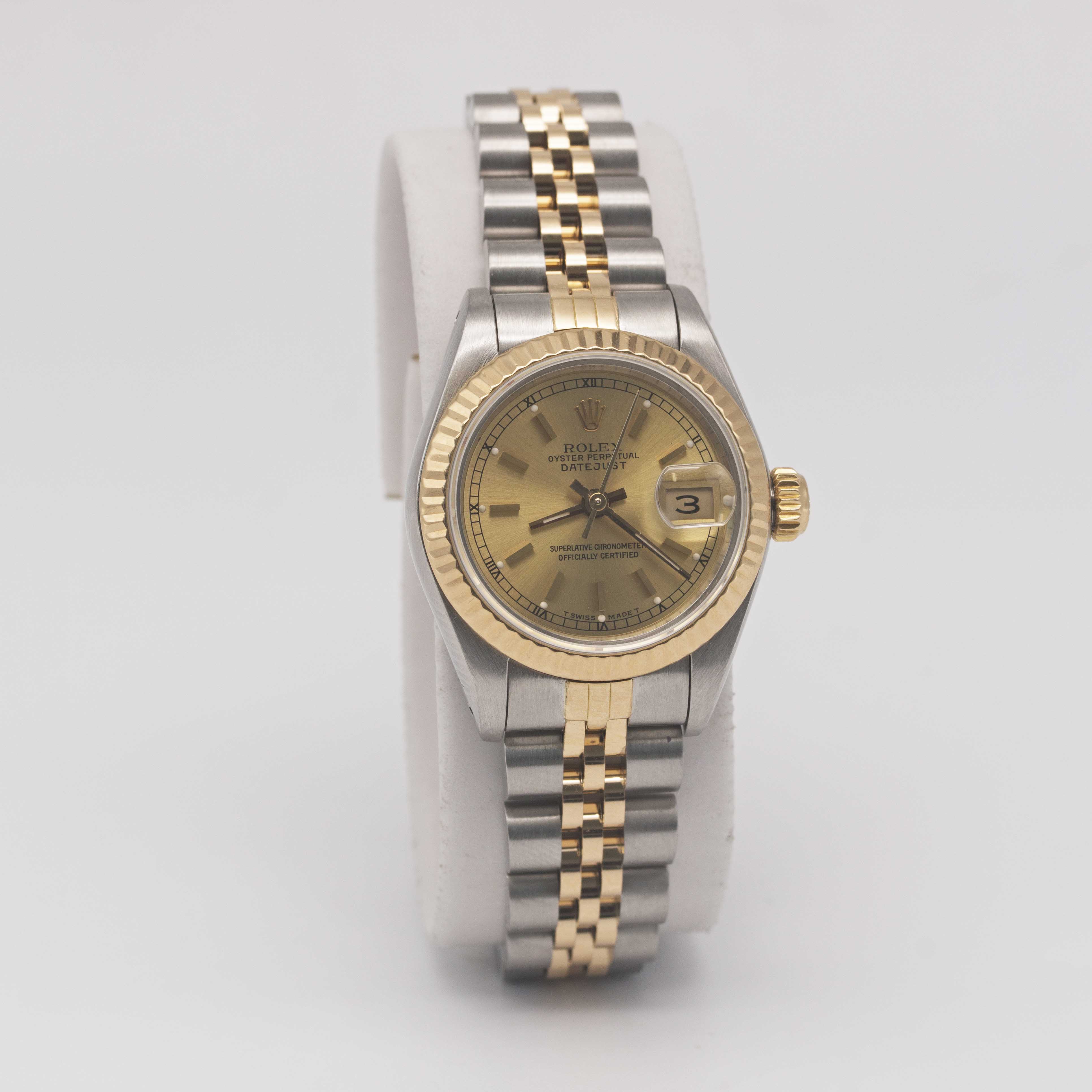 A LADIES STEEL & GOLD ROLEX OYSTER PERPETUAL DATEJUST BRACELET WATCH CIRCA 2000, REF. 69173 WITH - Image 5 of 10