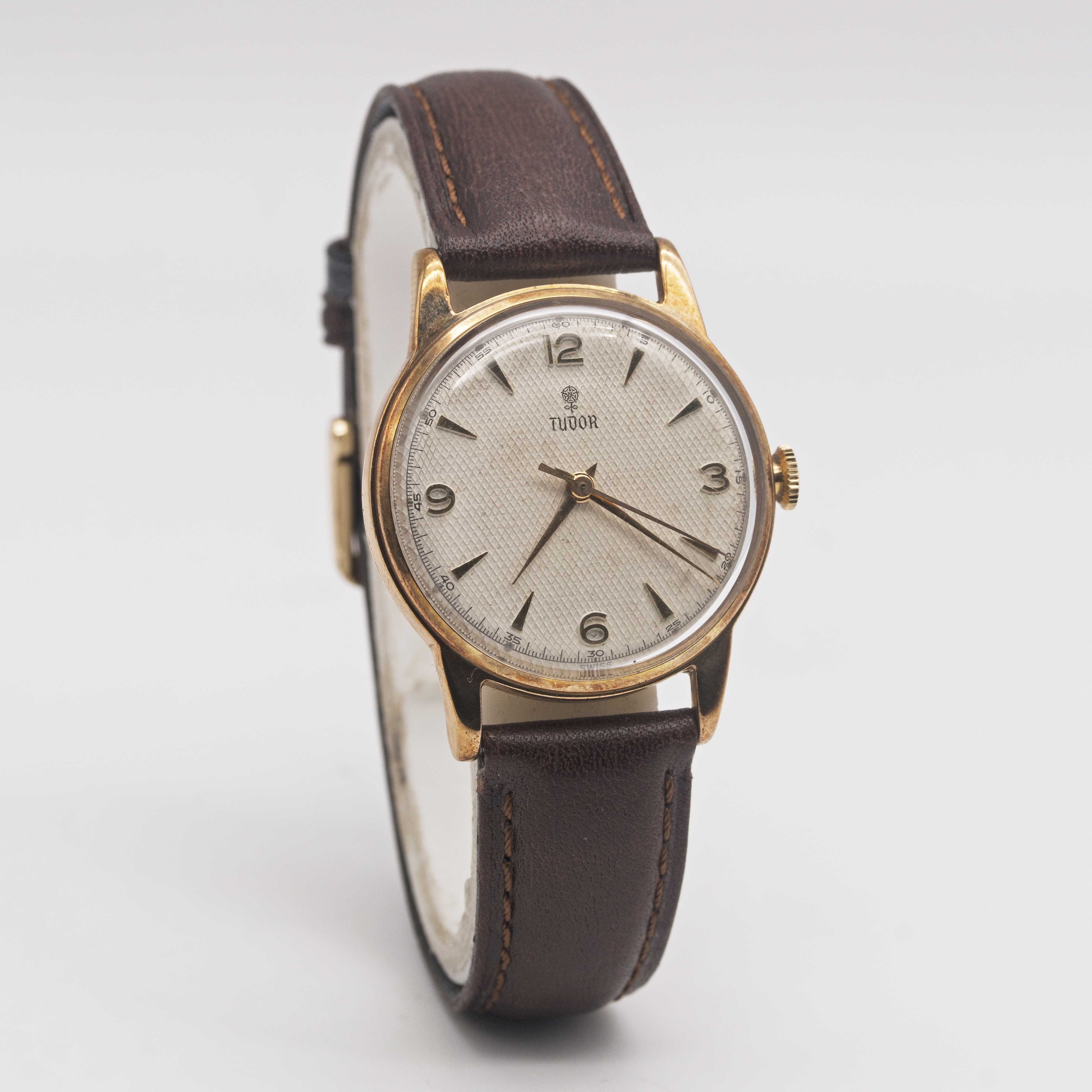 A GENTLEMAN'S 9CT SOLID GOLD ROLEX TUDOR WRIST WATCH CIRCA 1950s, REF. 12856 WITH SILVER "HONEYCOMB" - Image 5 of 10