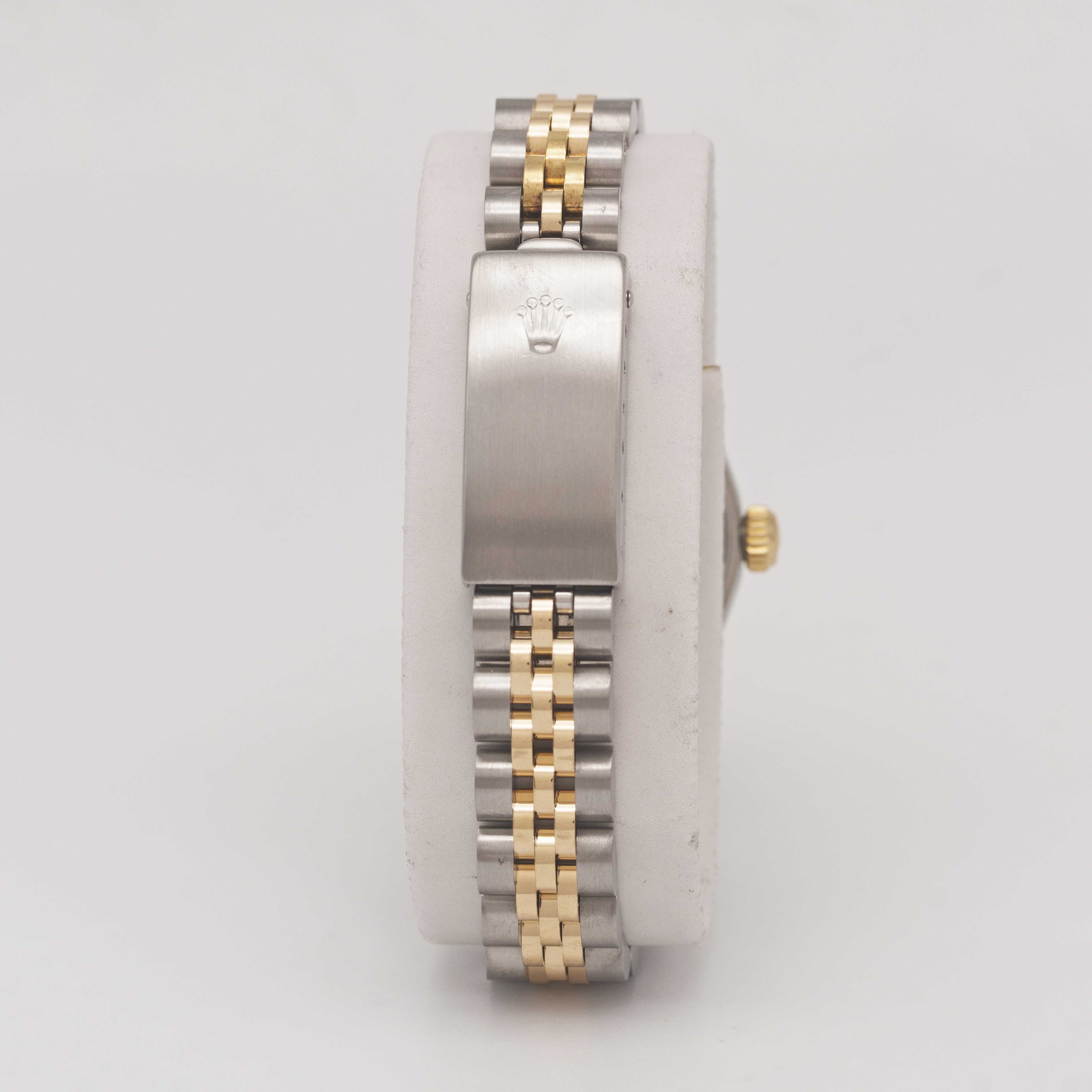 A LADIES STEEL & GOLD ROLEX OYSTER PERPETUAL DATEJUST BRACELET WATCH CIRCA 2000, REF. 69173 WITH - Image 6 of 10