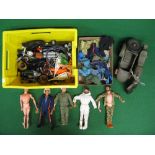 Action Man, five men (some af), quantity of clothing,