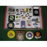 Quantity of metal and plastic pin and other motoring badges together with a boxed 1995 30th