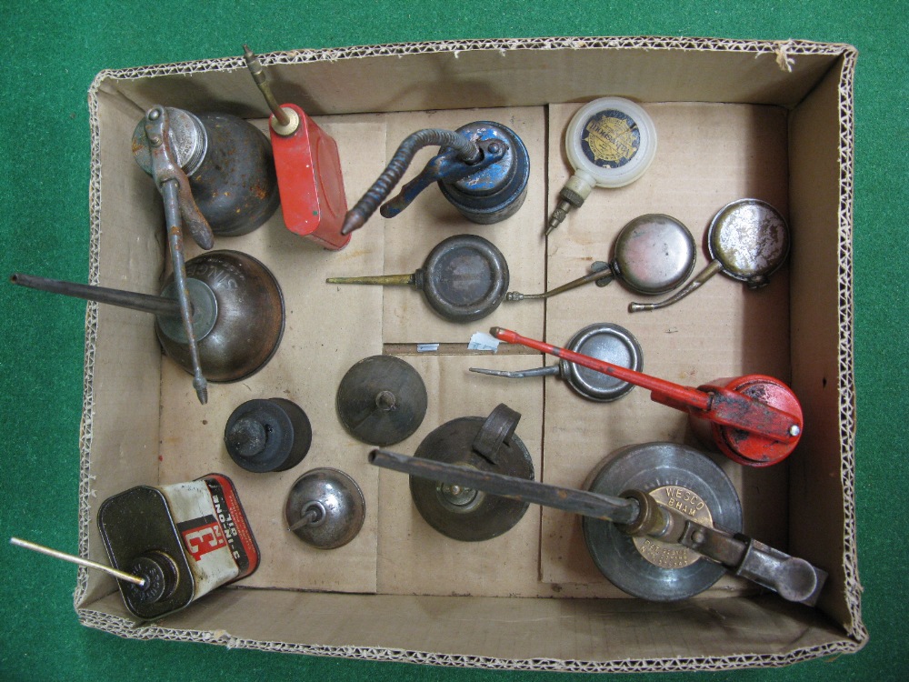 Quantity of small oil cans of various designs