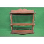 Set of mahogany wall shelves having serpentine fronts with turned brass pillars supporting three