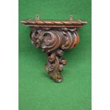 Mahogany clock bracket having shaped top on a scrolled foliate support - 9" wide