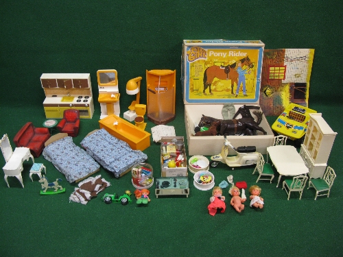 Large quantity of mostly Sindy items to include: kitchen, bathroom,