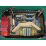 Box of mostly Hornby O gauge tinplate items to include: footbridge, signals, boxed level crossing,