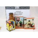 Mixed collectables to include two Wallace & Gromit Talking Alarm Clocks, boxed PG Tips gifts,