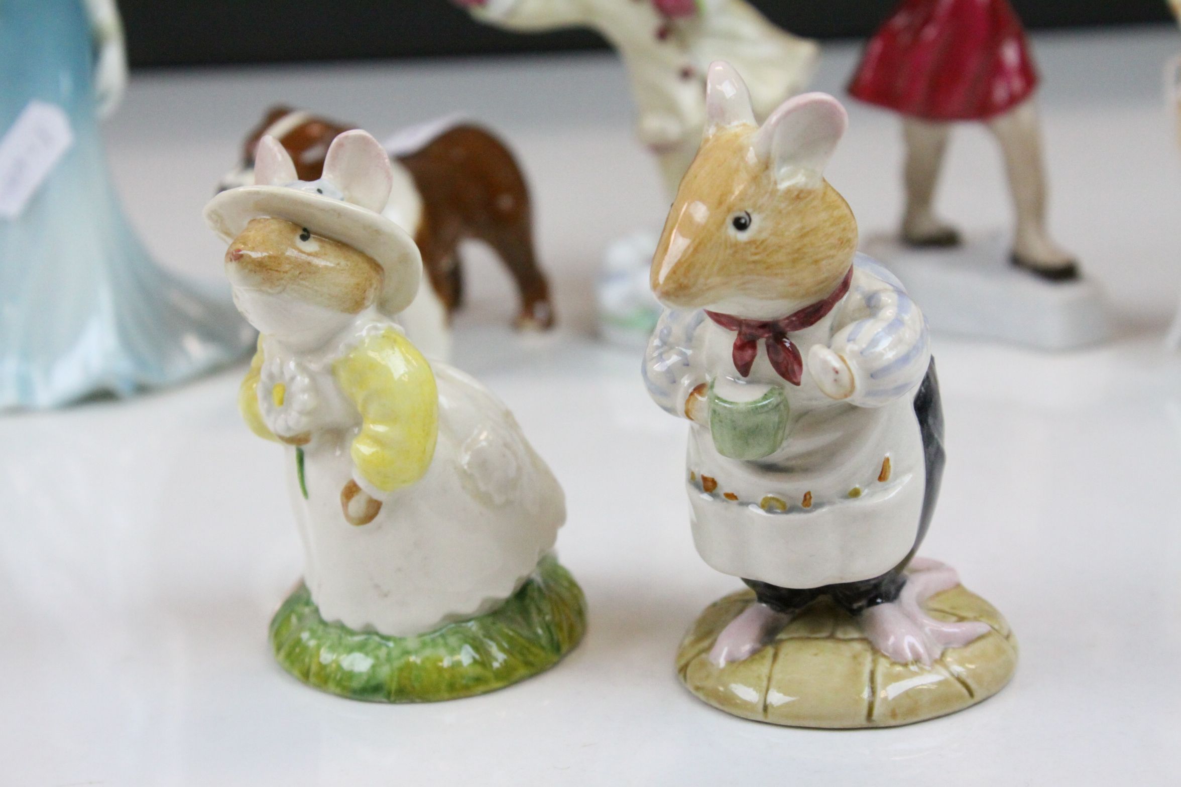 Small collection of mixed ceramic figurines etc to include; Beswick Bulldog, Fawn, Royal Doulton - Image 2 of 5