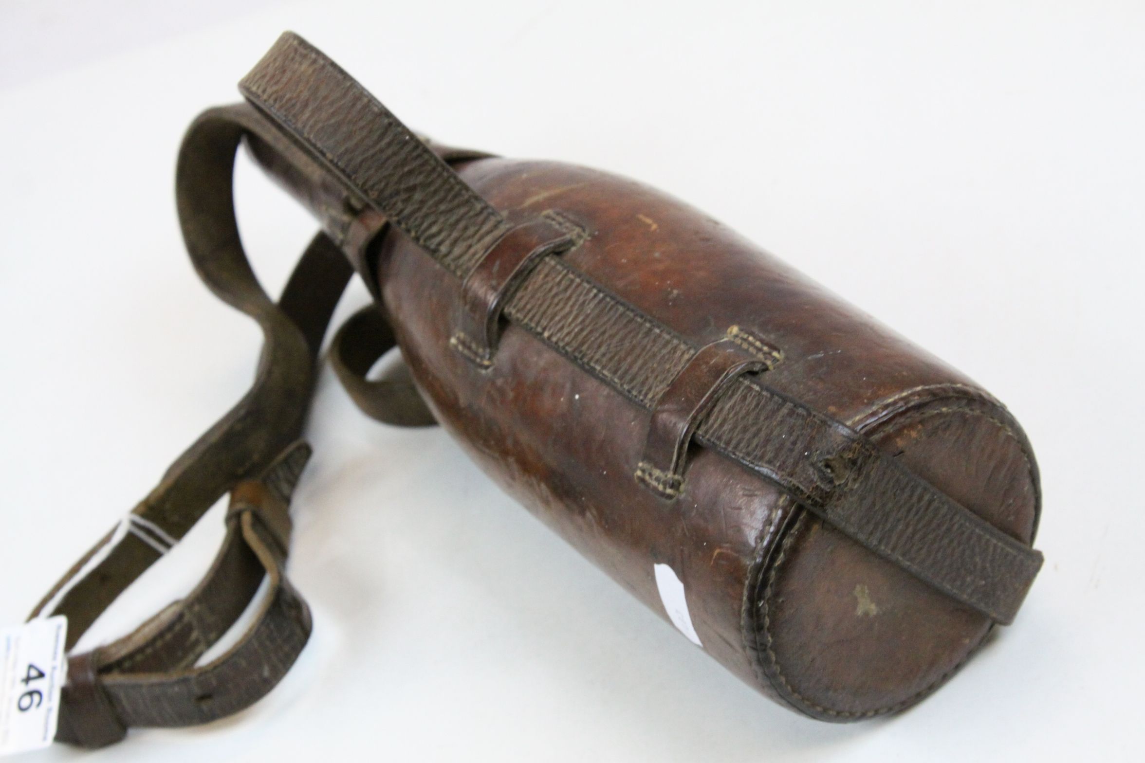 Vintage Leather covered Hunting style Glass Wine bottle with carry strap & lid, approx 32.5cm long - Image 4 of 4