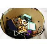 Box of mixed vintage & other Costume jewellery