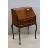 Eatly 20th century Queen Anne Style Walnut and Cross-banded Bureau, the hinged drop front opening to