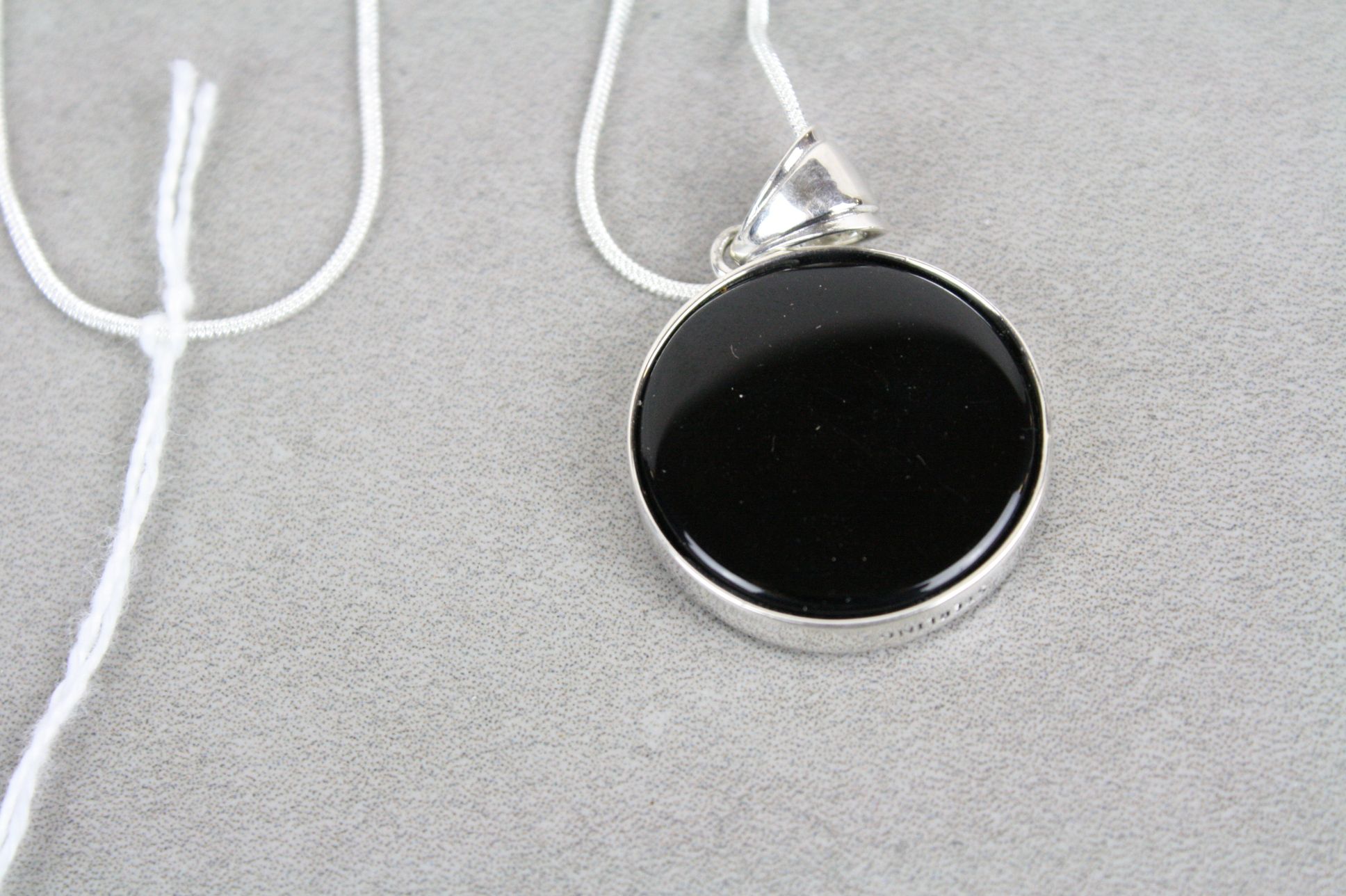 Silver and Onyx Pisces style pendant necklace - Image 4 of 4