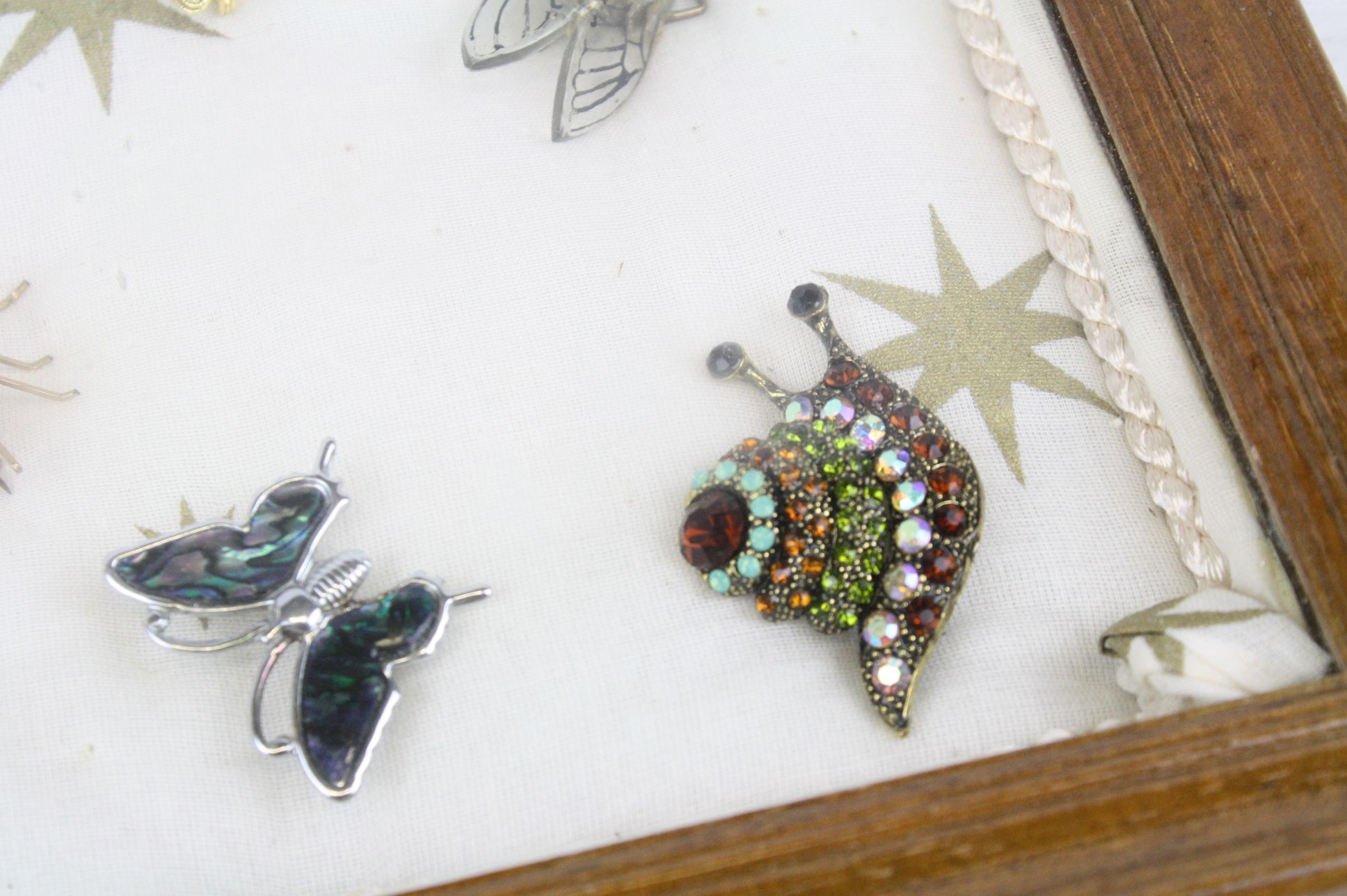 Display case containing vintage and modern brooches including silver & enamel butterfly, bird, bee, - Image 3 of 4