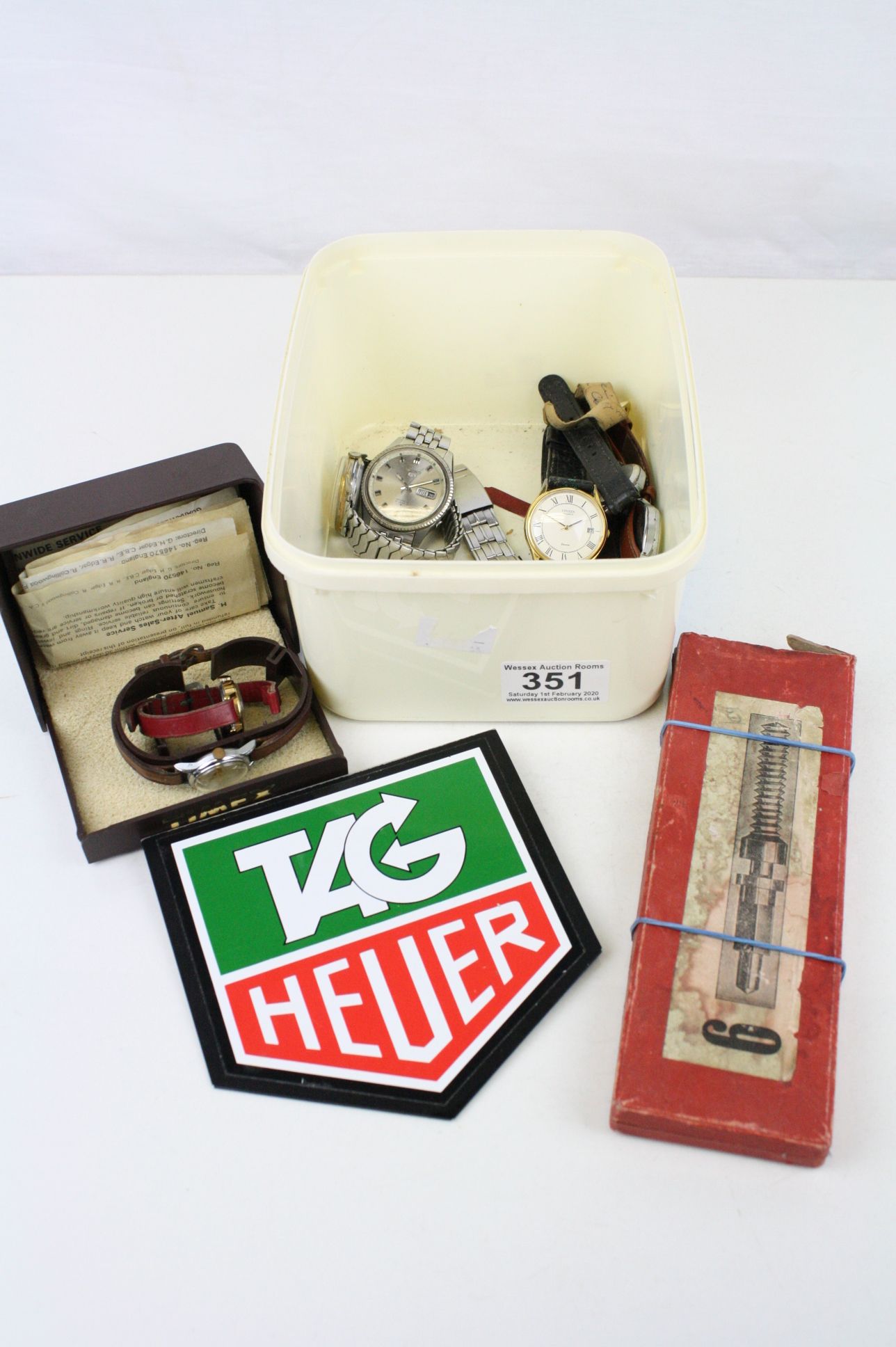 Quantity of vintage wrist watches including Seiko, a box of watch winding stems etc