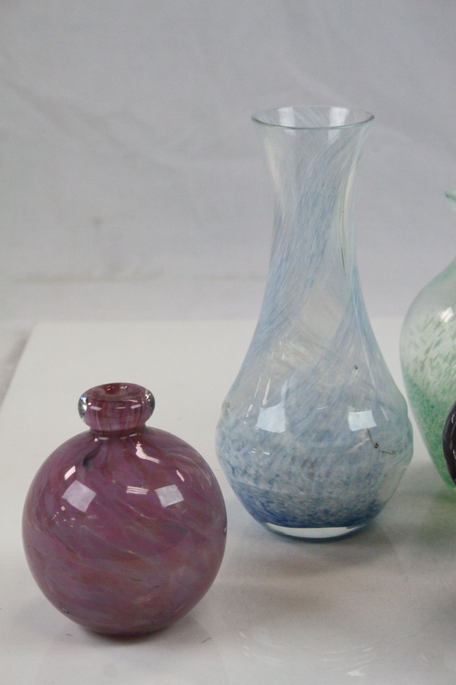 Collection of glassware to include Whitefriars ruby tooth bowl, Mdina pink glass vase and others - Image 2 of 6