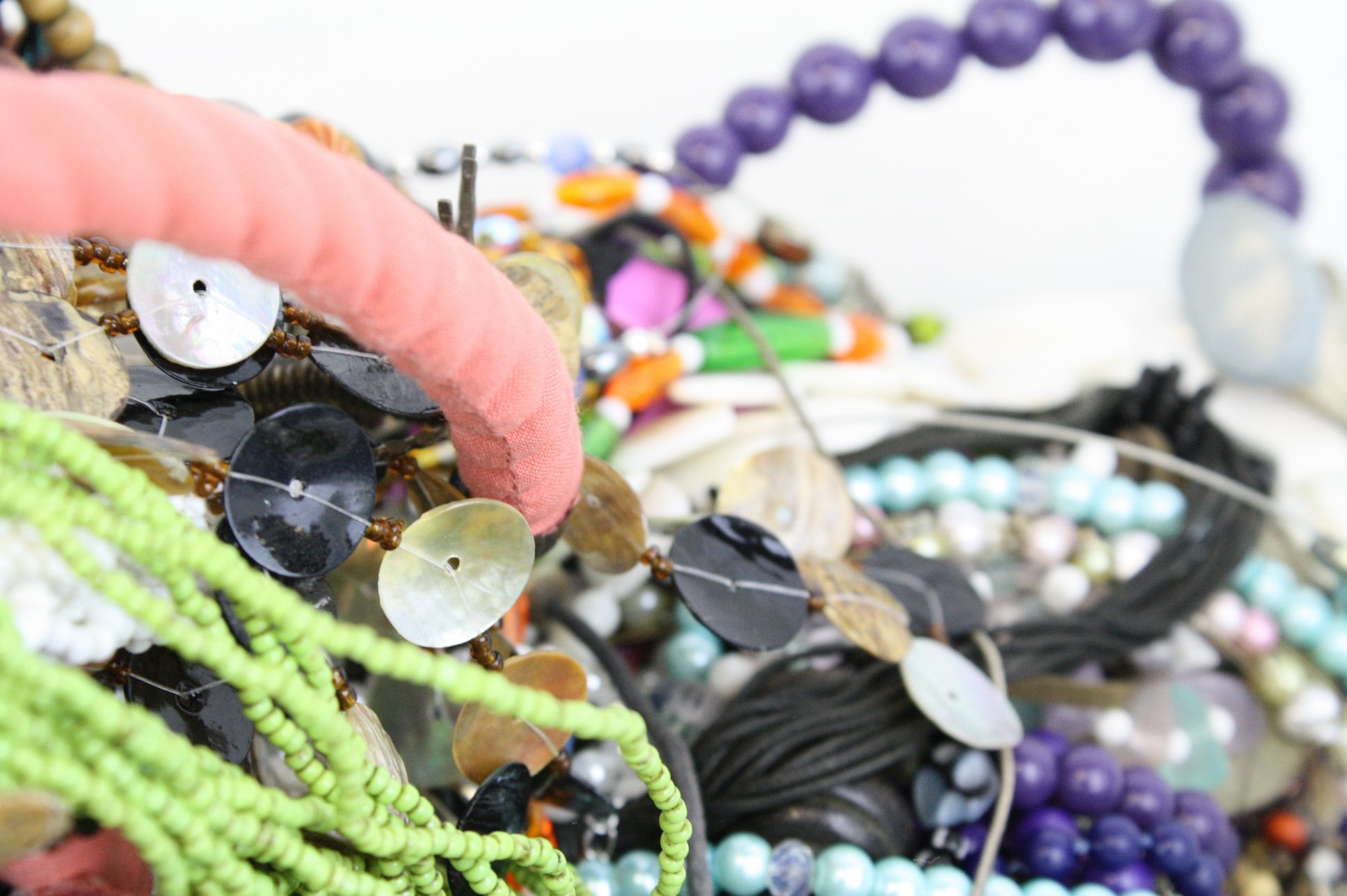 Large quantity of costume jewellery to include necklaces, bangles, beaded jewellery etc - Image 4 of 4