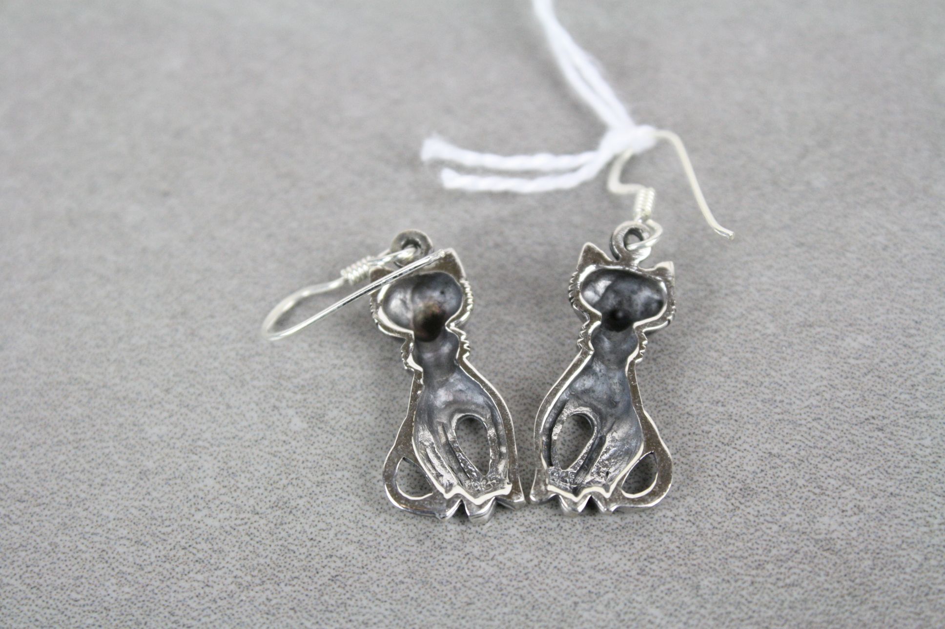 Pair of silver cat style earrings - Image 2 of 2