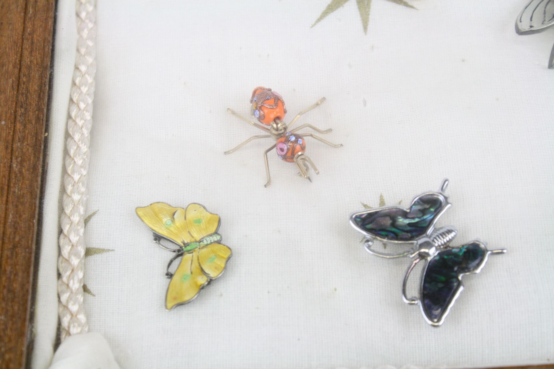 Display case containing vintage and modern brooches including silver & enamel butterfly, bird, bee, - Image 4 of 4