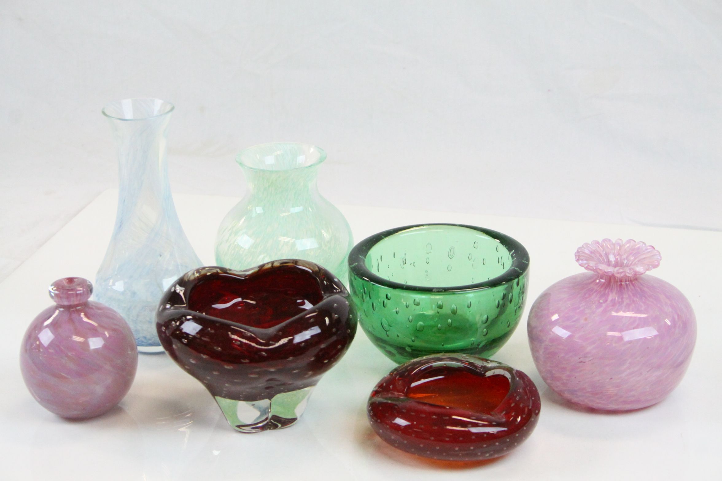 Collection of glassware to include Whitefriars ruby tooth bowl, Mdina pink glass vase and others