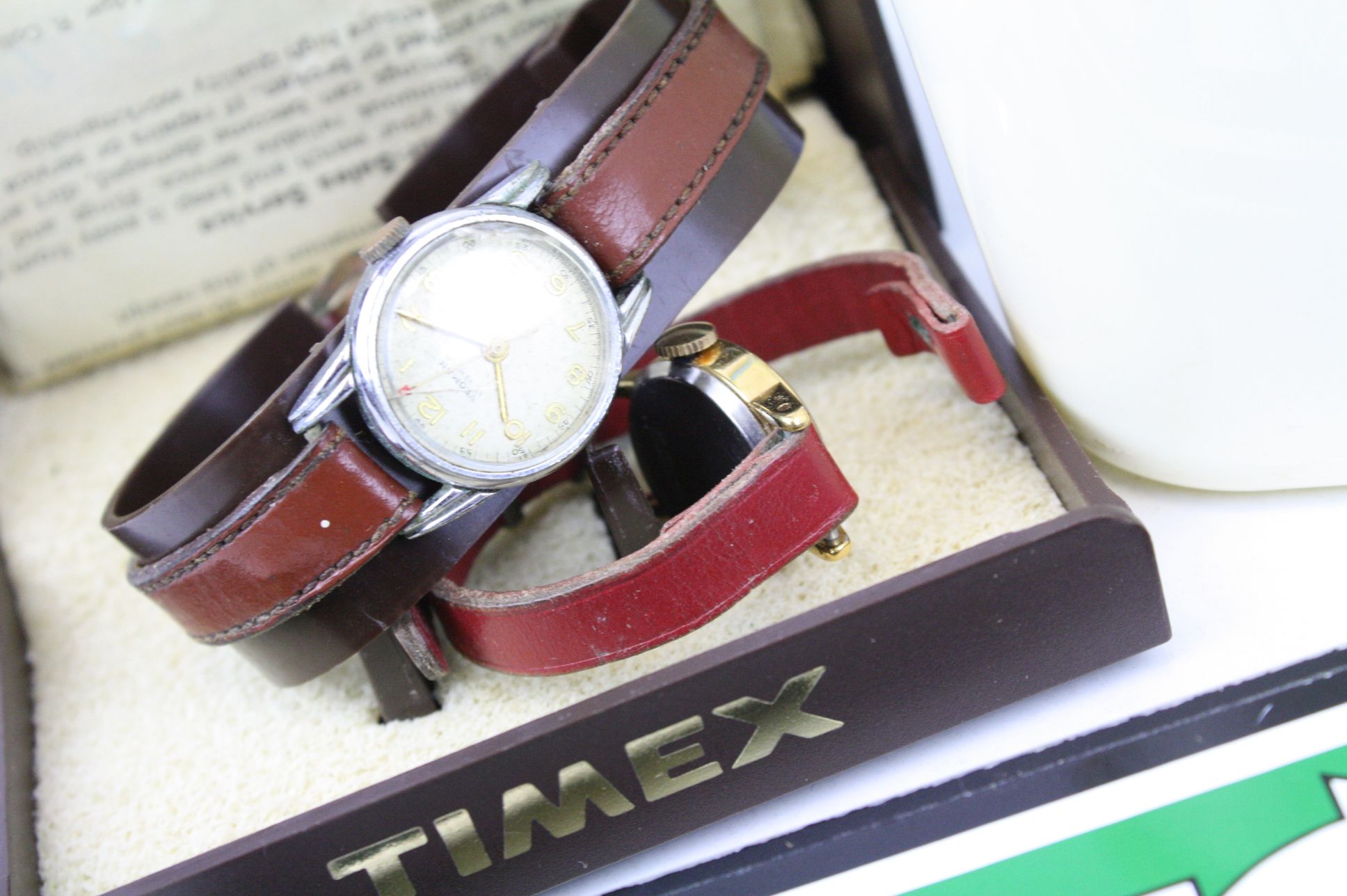 Quantity of vintage wrist watches including Seiko, a box of watch winding stems etc - Image 4 of 5