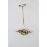 Victorian Hallmarked 9ct Gold Brooch set with central Green stone in Clover leaf mount, rubbed