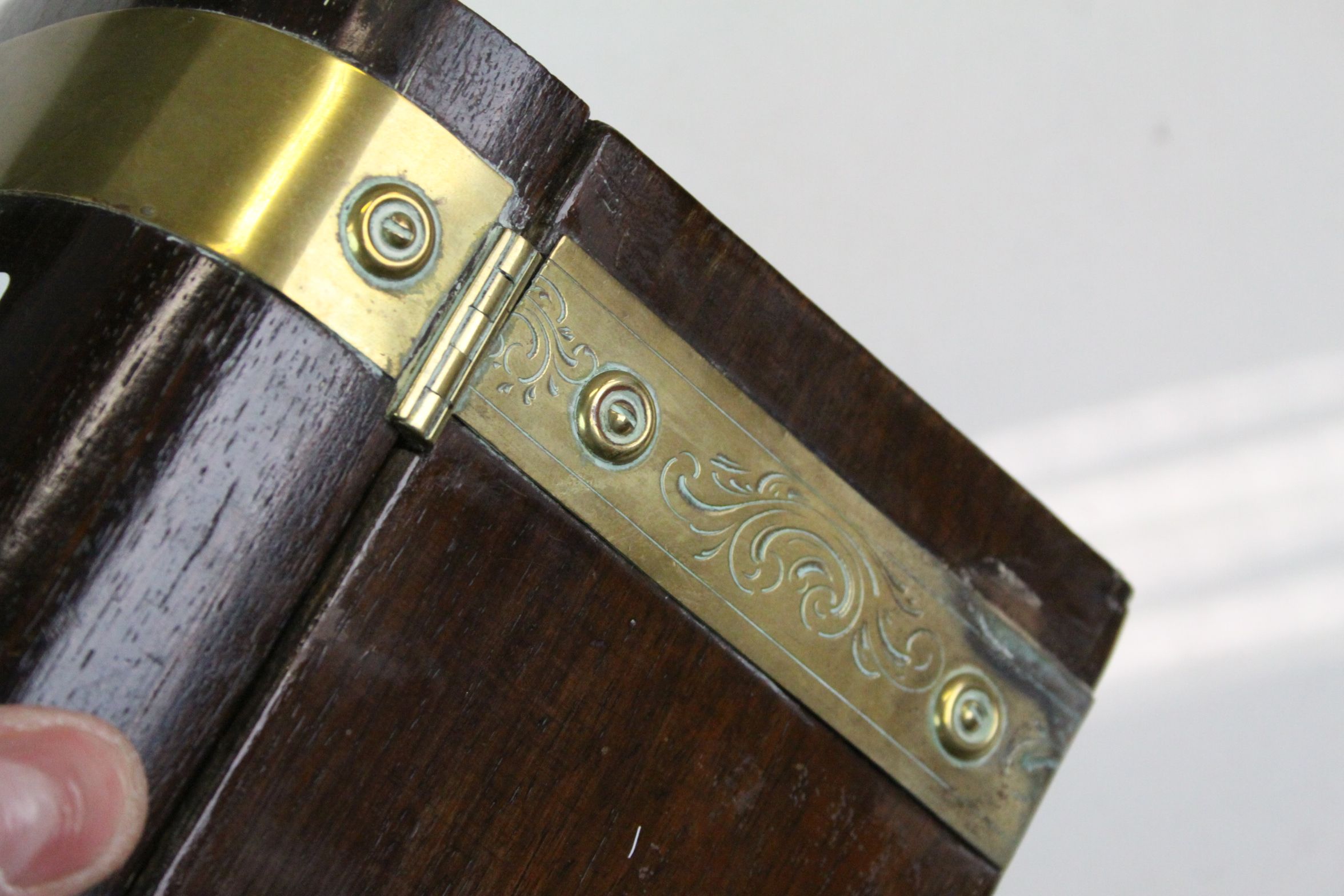 Brass banded single compartment tea caddy with cabouchon mother of pearl to the lock escutcheon - Image 4 of 4